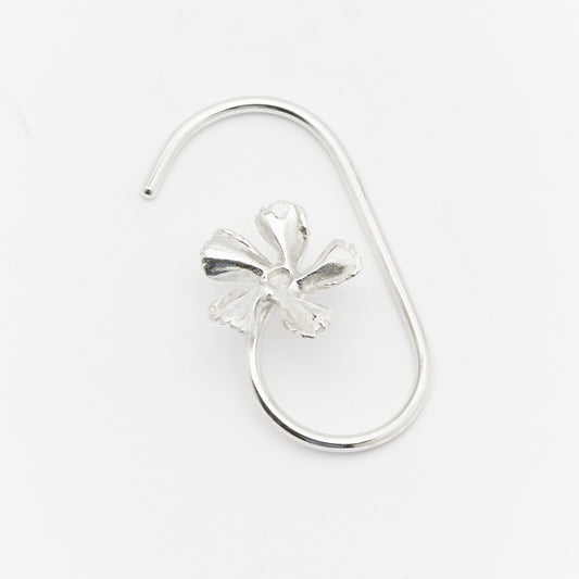 Unique handcrafted silver ear cuff – statement jewellery by AROE.