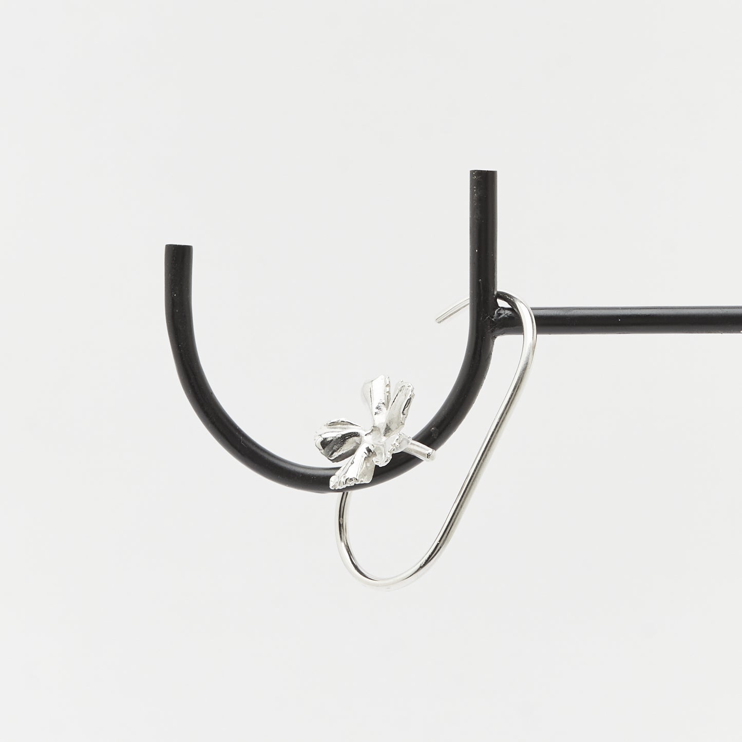 Unique handcrafted silver ear cuff – statement jewellery by AROE.