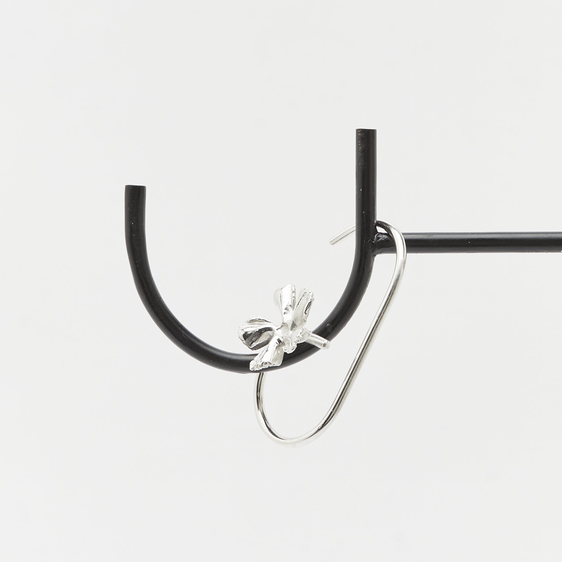 Unique handcrafted silver ear cuff – statement jewellery by AROE.