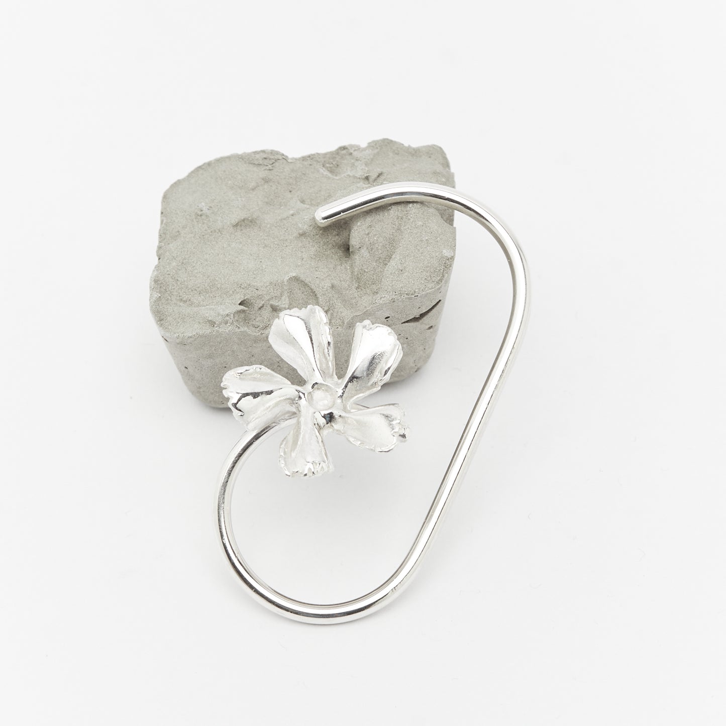 Unique handcrafted silver ear cuff – statement jewellery by AROE.