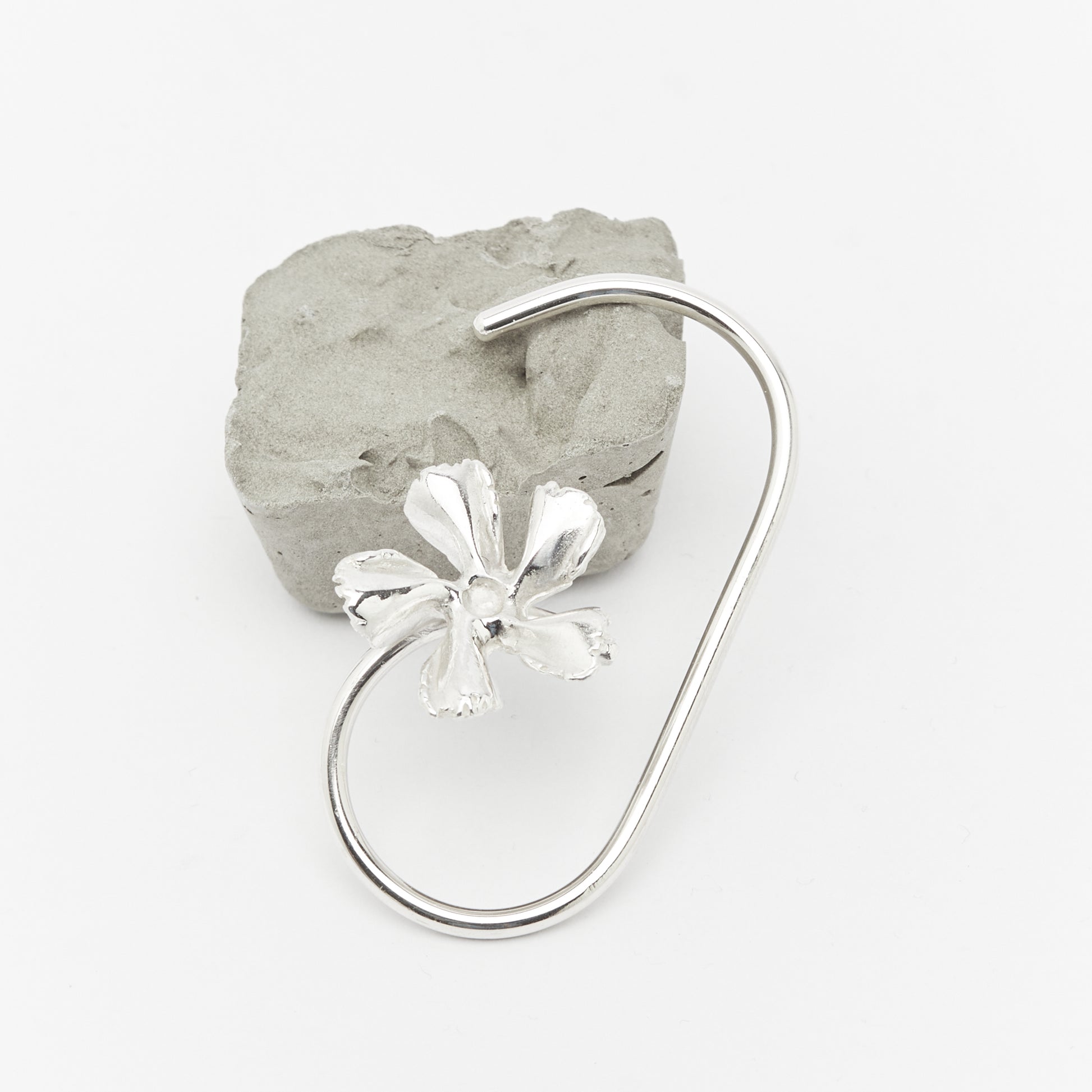 Unique handcrafted silver ear cuff – statement jewellery by AROE.