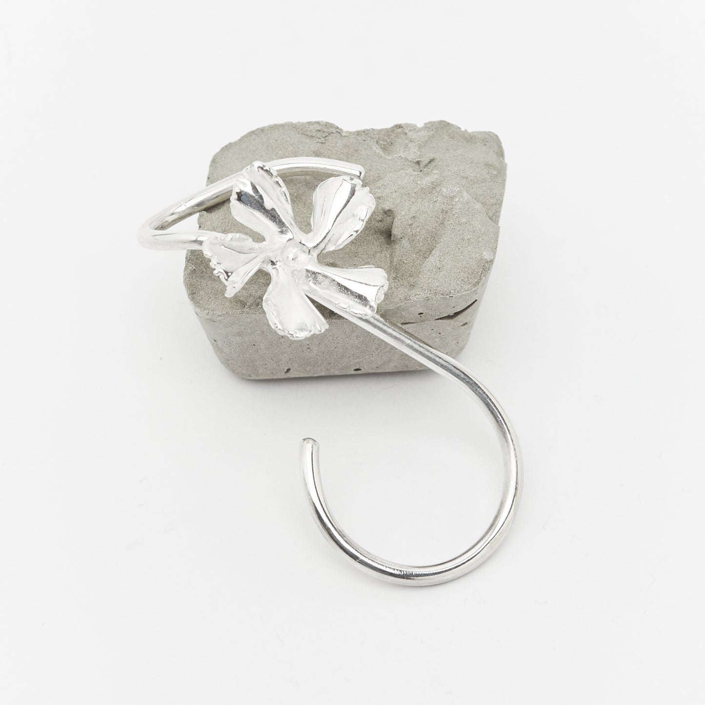 Unique handcrafted silver ear cuff – statement jewellery by AROE.