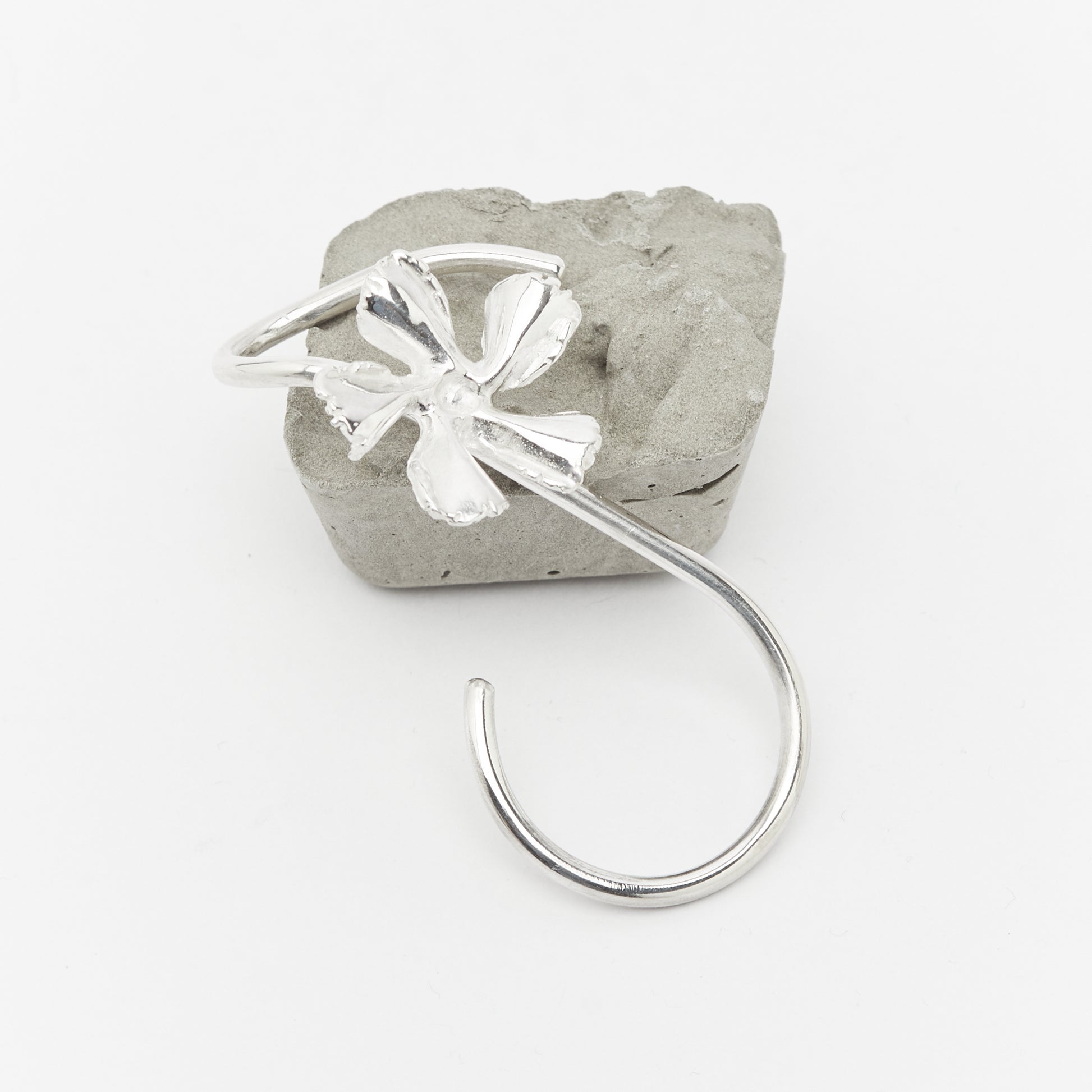 Unique handcrafted silver ear cuff – statement jewellery by AROE.