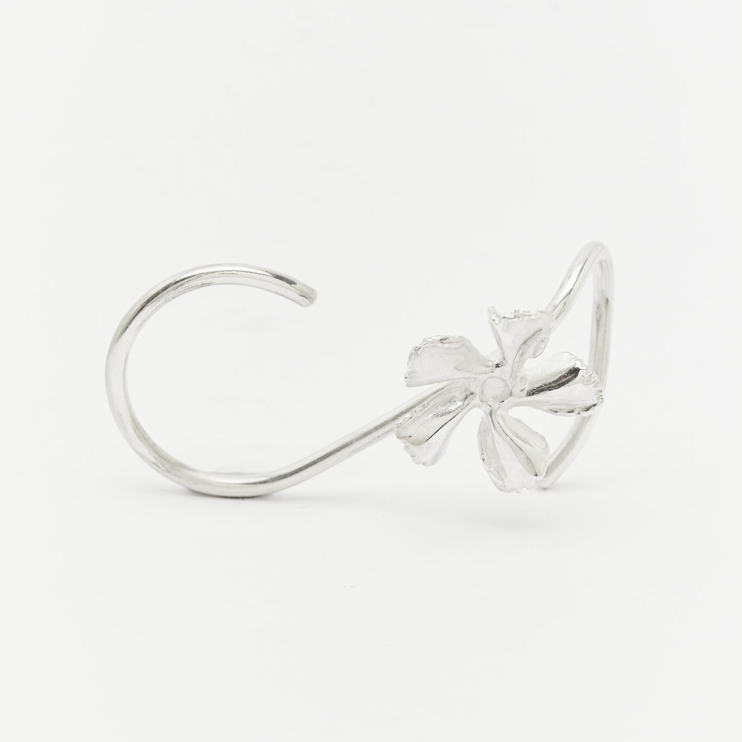 Unique handcrafted silver ear cuff – statement jewellery by AROE.