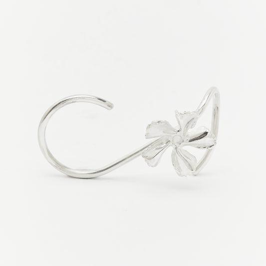 Unique handcrafted silver ear cuff – statement jewellery by AROE.