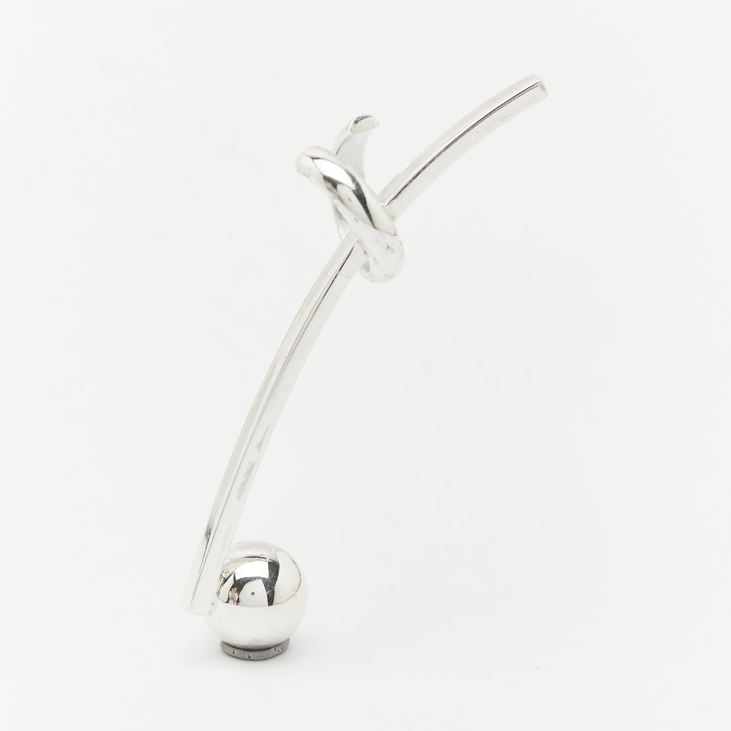 the Sense it jewellery earcuff standing, showing its beautiful silver cuves in balance, by AROE