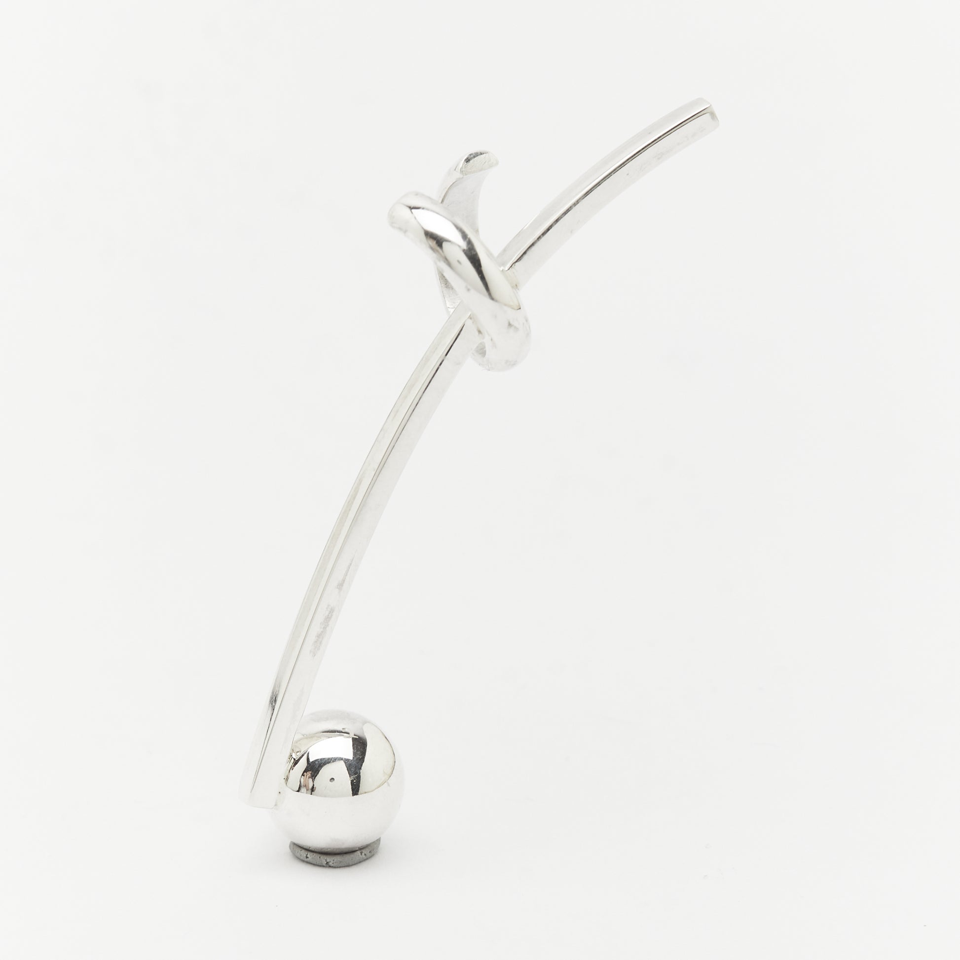 the Sense it jewellery earcuff standing, showing its beautiful silver cuves in balance, by AROE