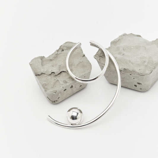 the silver TUNE IT earcuff over rocks, Unique handcrafted silver ear cuff – statement jewellery by AROE.