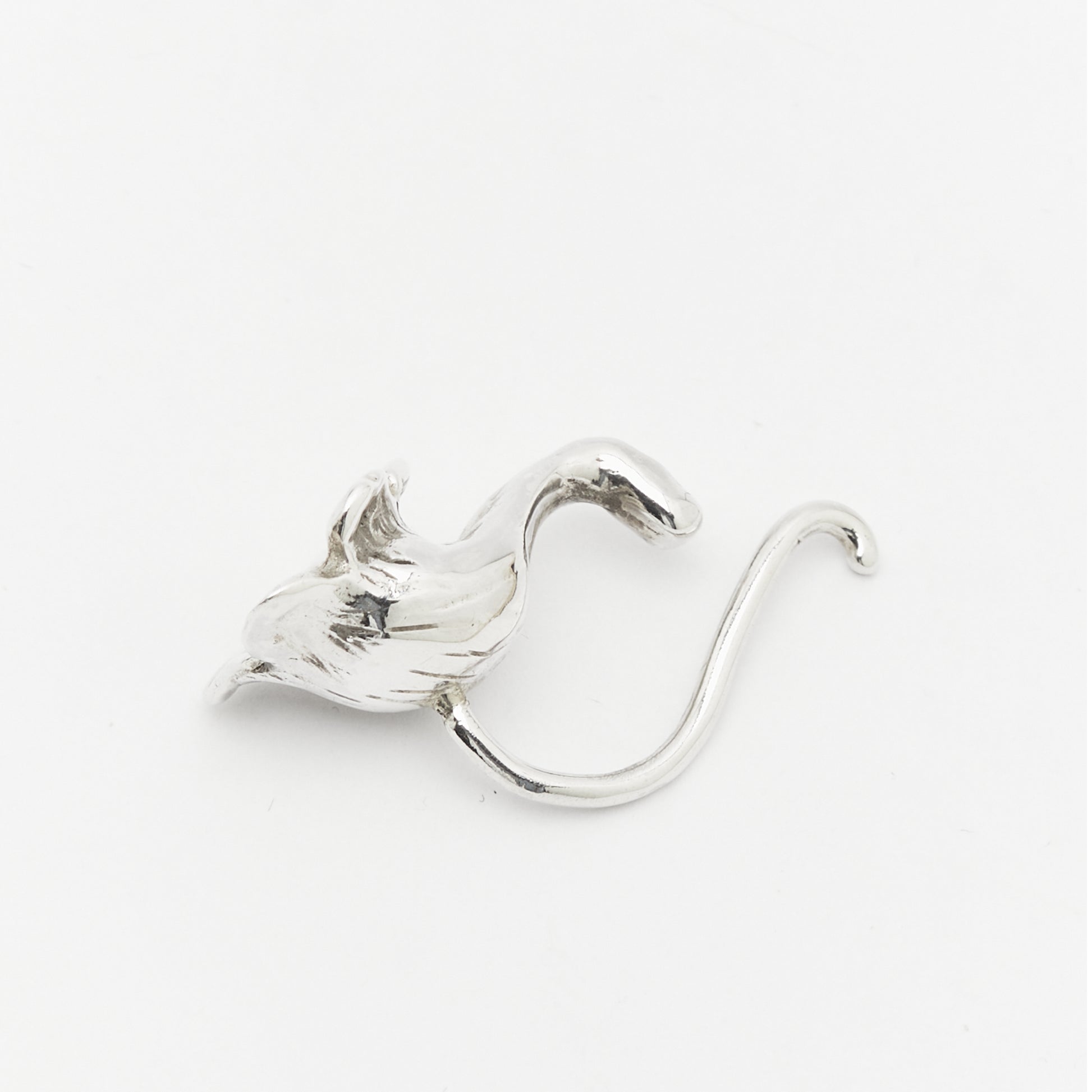 Handcrafted lilac-inspired silver jewellery piece – Blooming Resilience by AROE