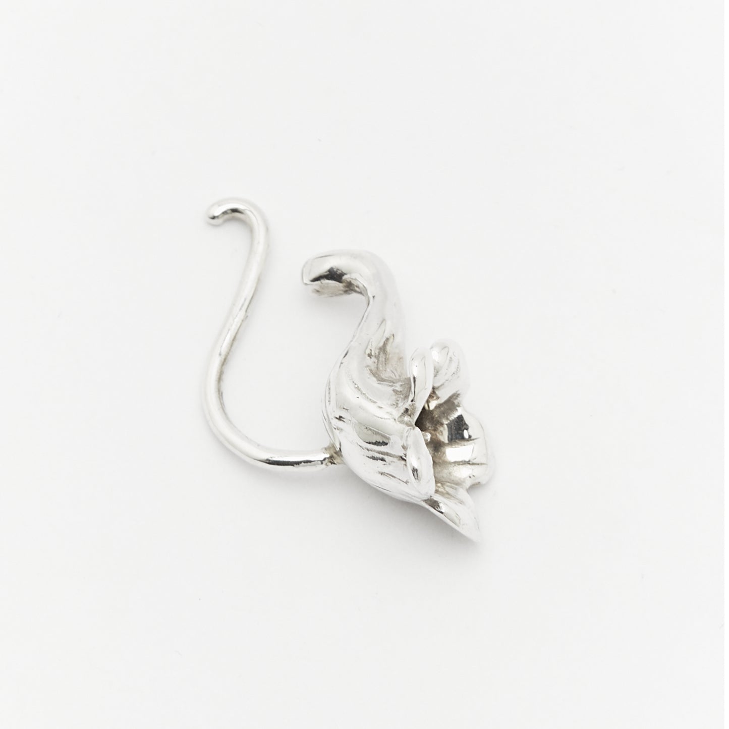 Handcrafted lilac-inspired silver jewellery piece – Blooming Resilience by AROE