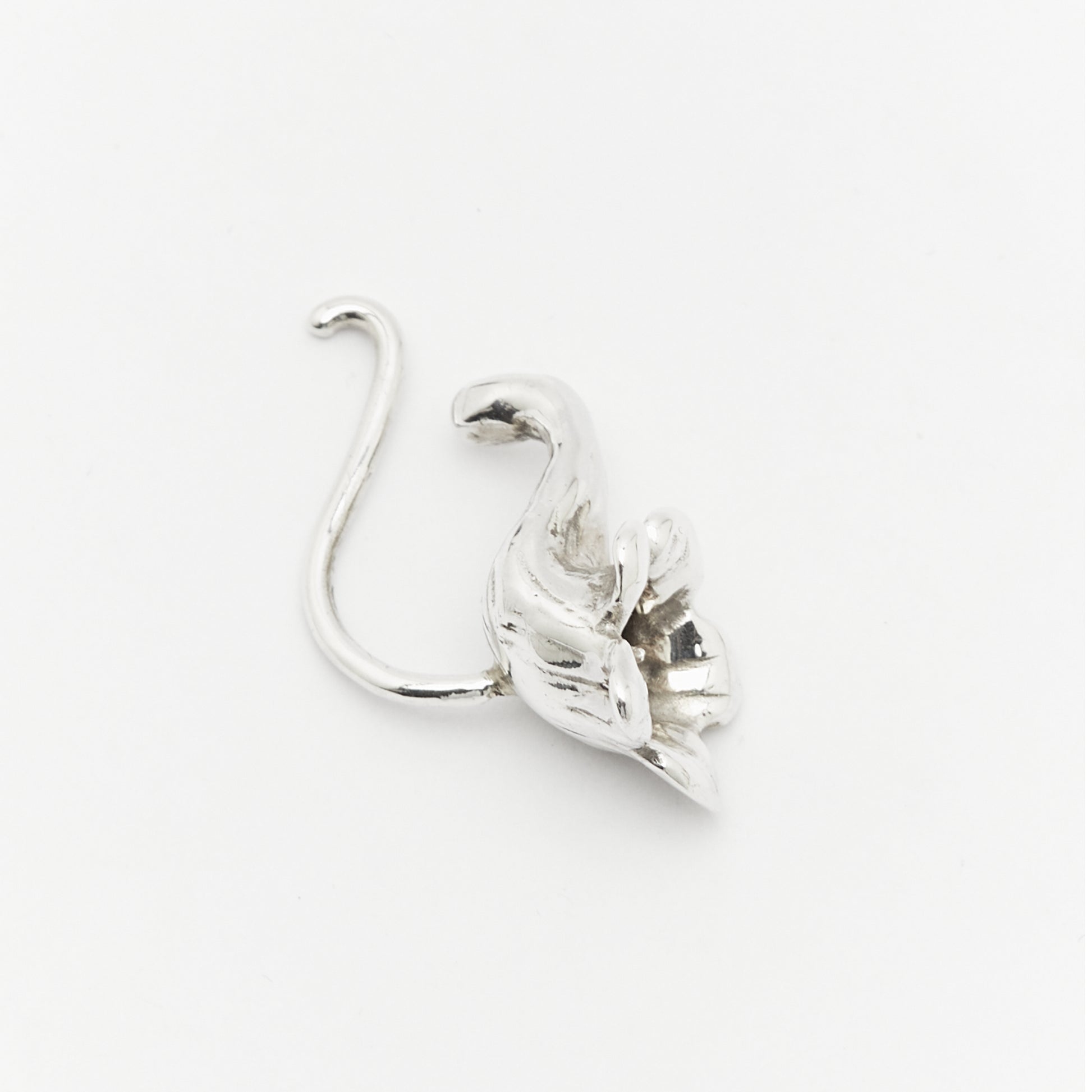 Handcrafted lilac-inspired silver jewellery piece – Blooming Resilience by AROE