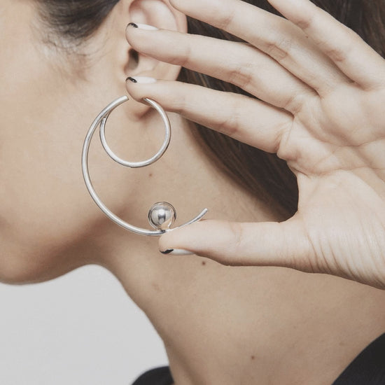 stop motion showing how to wear the TUNE IT silver earcuff, on and off, Unique handcrafted silver ear cuff – statement jewellery by AROE.