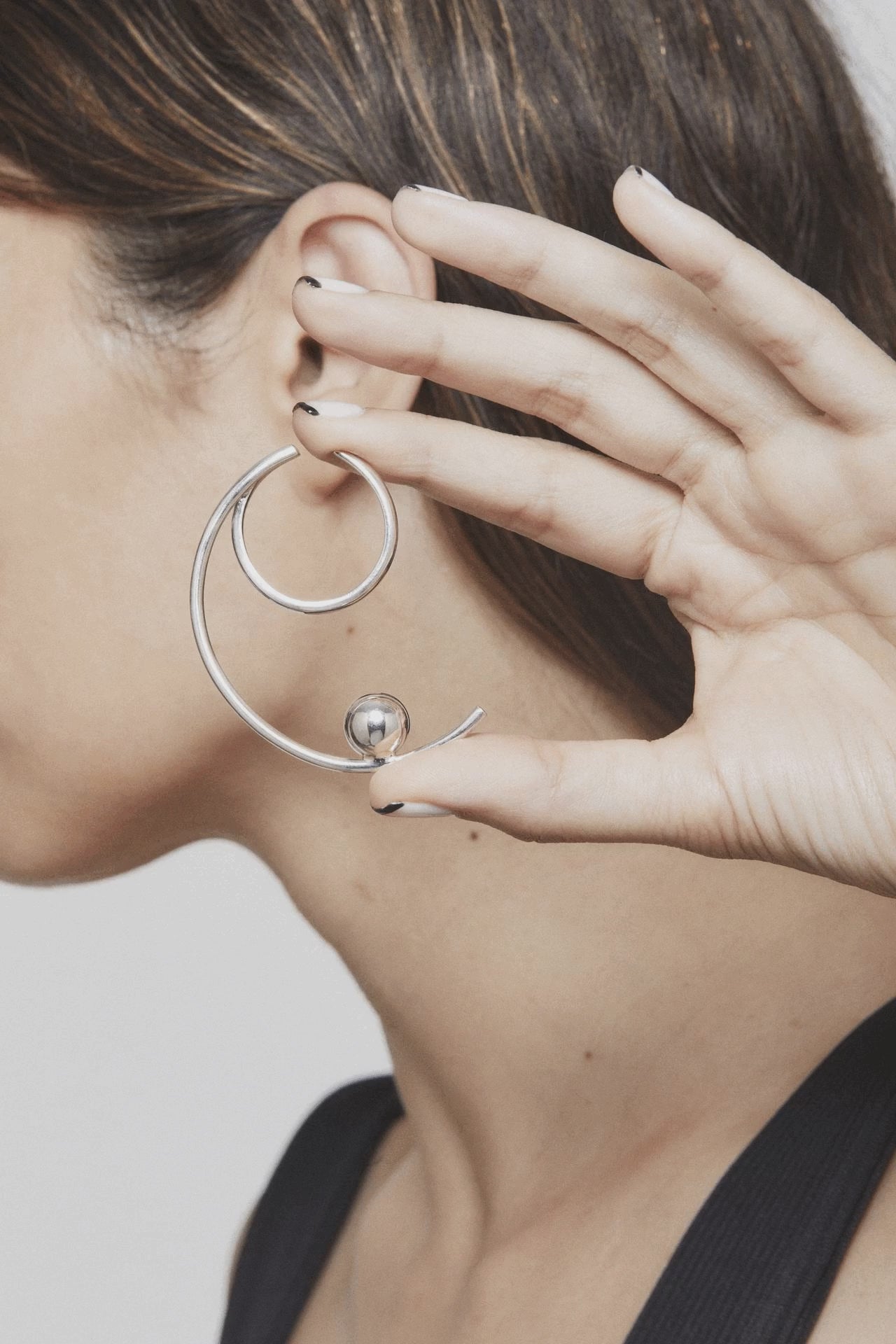 stop motion showing how to wear the TUNE IT silver earcuff, on and off, Unique handcrafted silver ear cuff – statement jewellery by AROE.