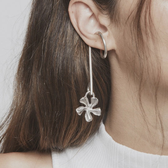 Unique handcrafted silver ear cuff – statement jewellery by AROE.