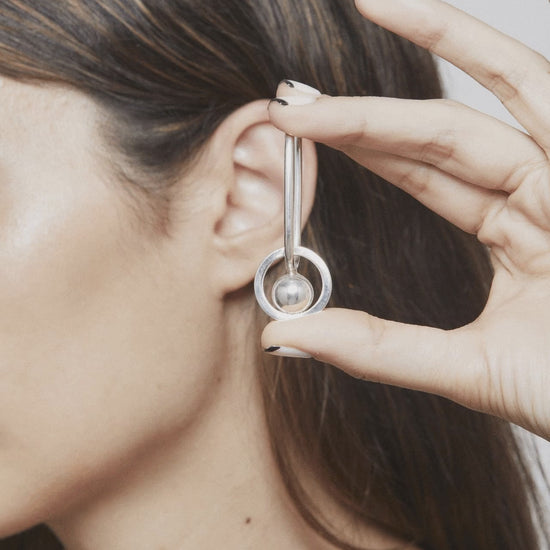 stop motion showing how to put on and off the remember it - Unique handcrafted silver ear cuff – statement jewellery by AROE.