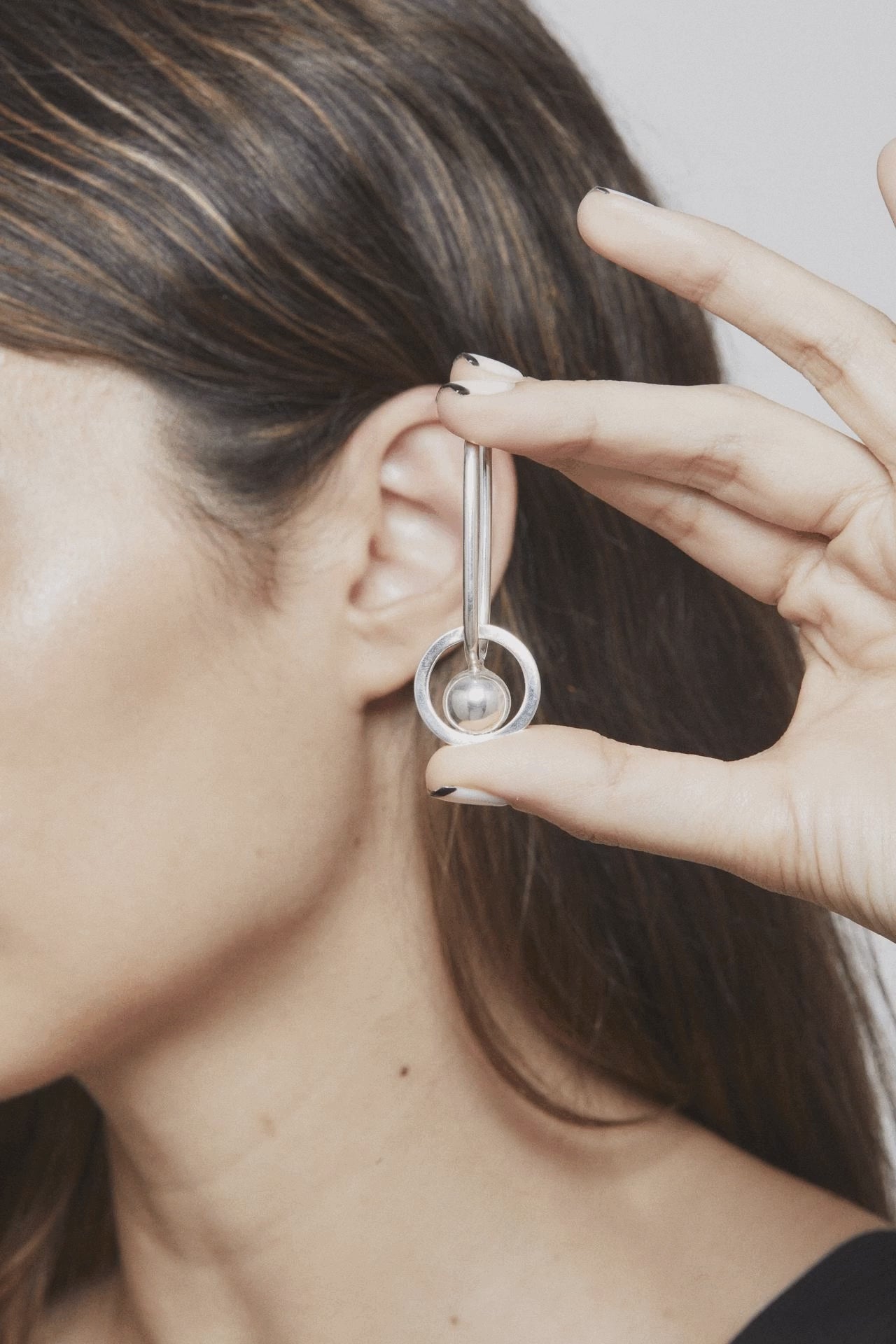 stop motion showing how to put on and off the remember it - Unique handcrafted silver ear cuff – statement jewellery by AROE.